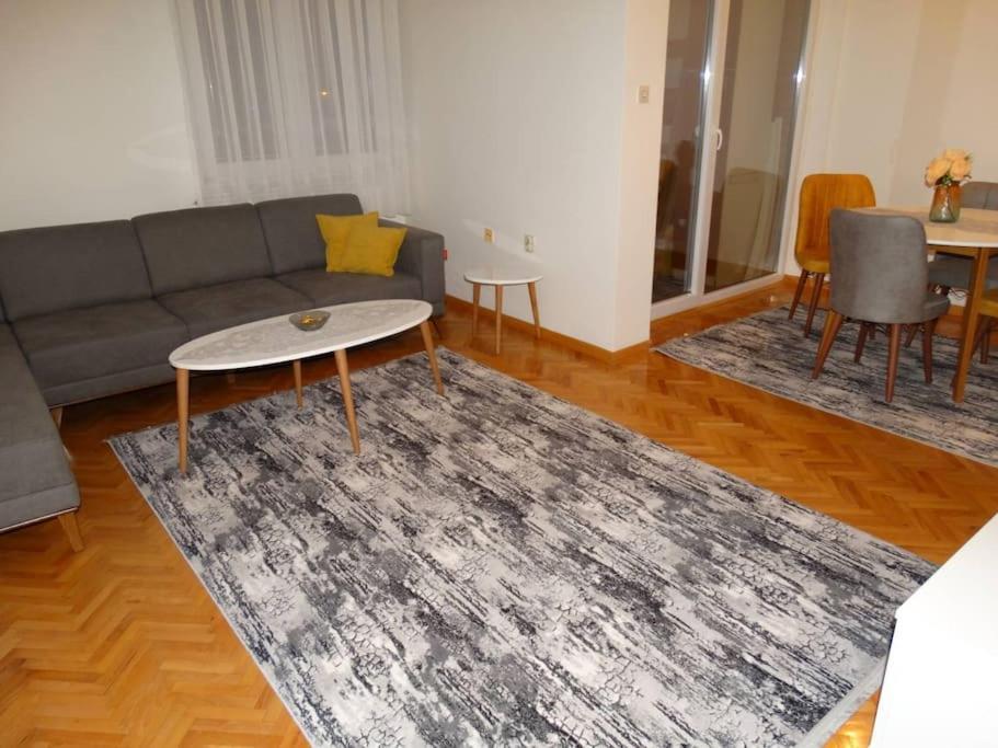 Miro'S Place Skopje Bagian luar foto